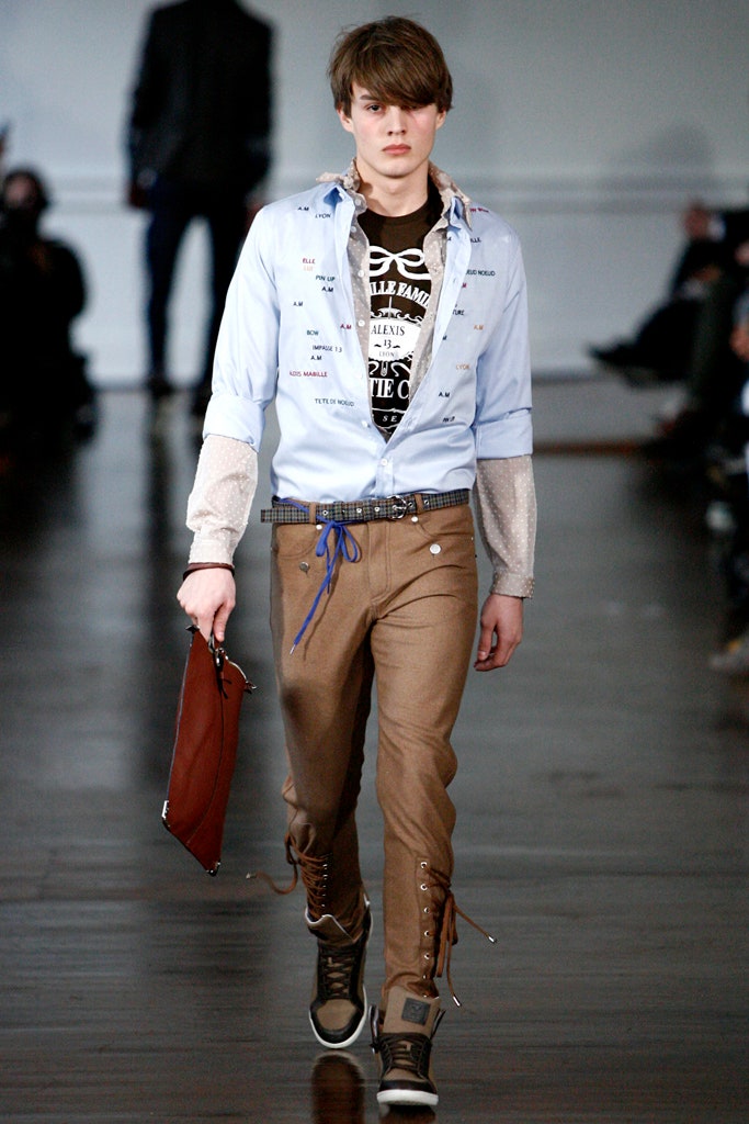 blue cotton long-sleeve collared relaxed buttoned shirt