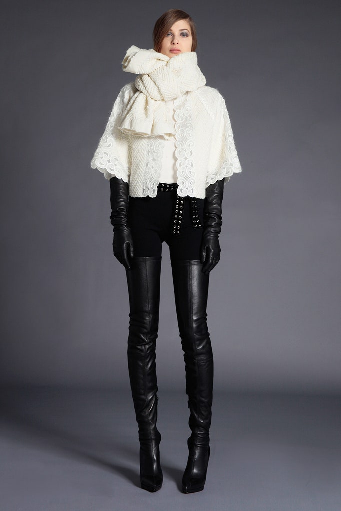 white wool sleeveless relaxed embroidered cape