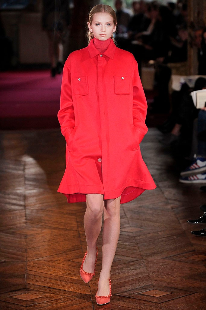 red cotton long-sleeve collared oversized buttoned pockets coat
