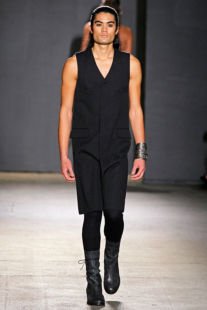 black fitted vest with pants