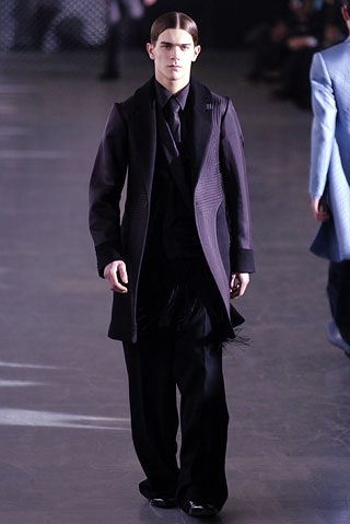 black wool long-sleeve collared fitted structured zippered coat