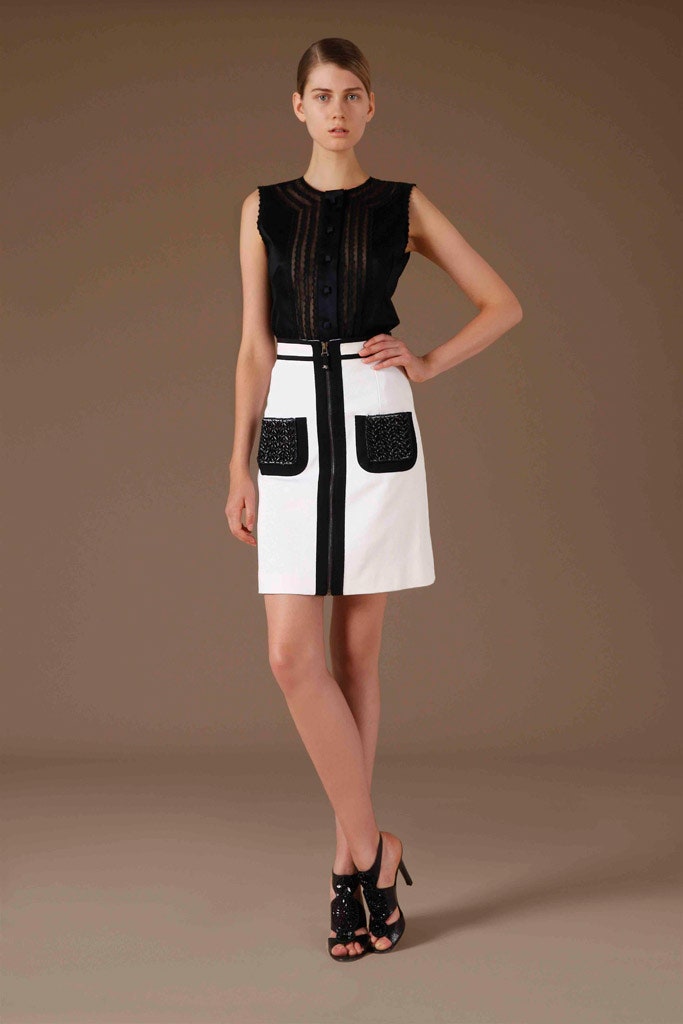 black silk sleeveless collared fitted buttoned top