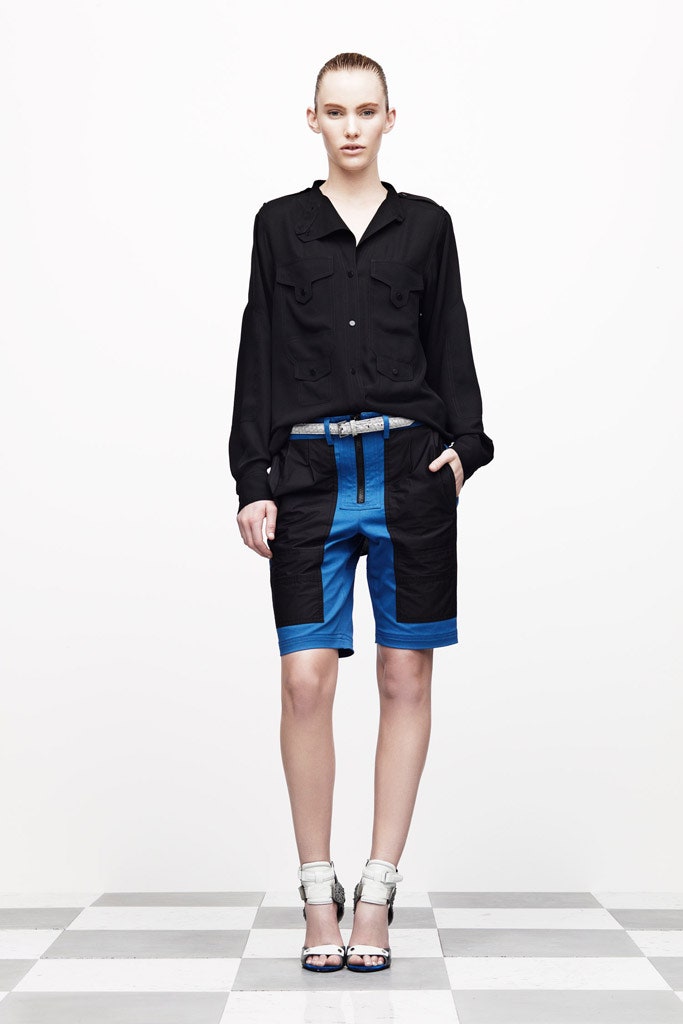 black shirt blue shorts outfit