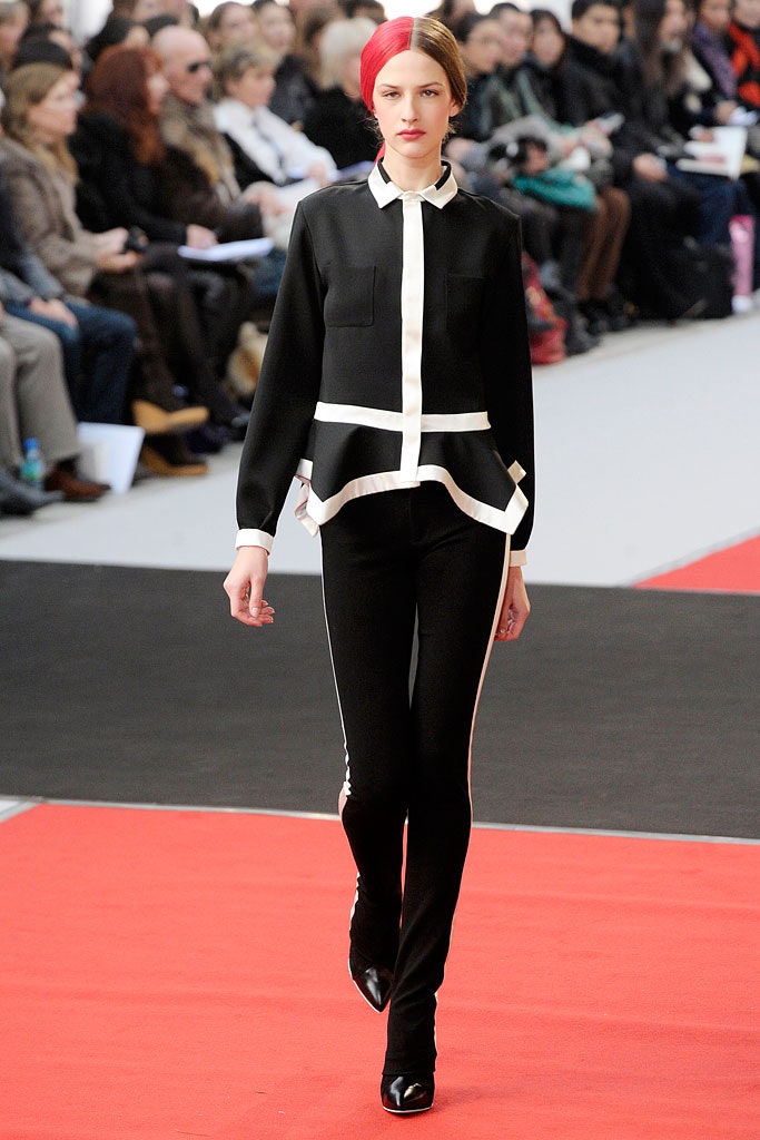 black long-sleeve collared fitted buttoned layered blouse