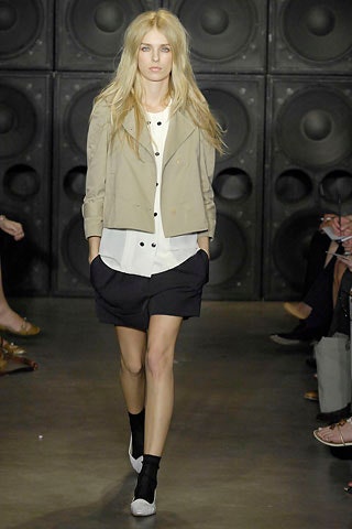 beige cotton long-sleeve collared fitted zippered jacket