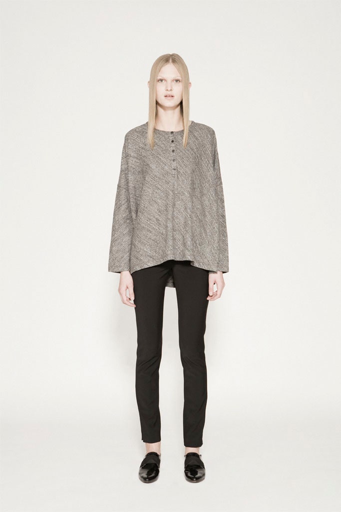 gray cotton long-sleeve collared relaxed buttoned top