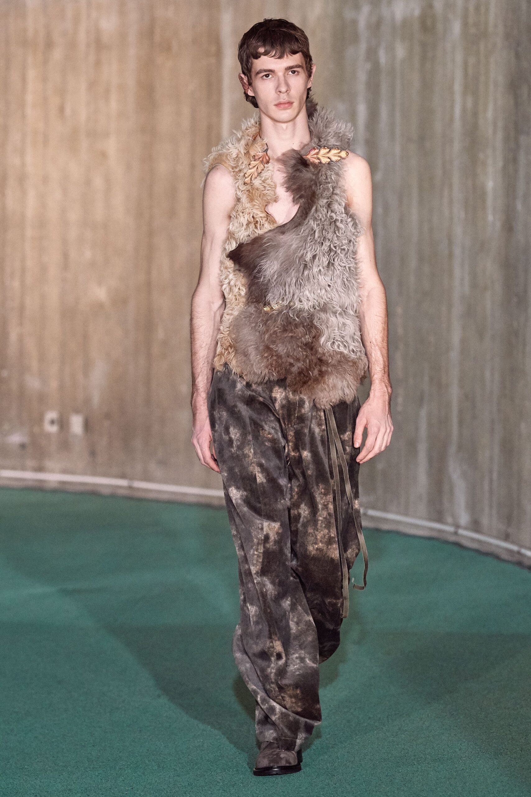 beige fur sleeveless top and gray pants