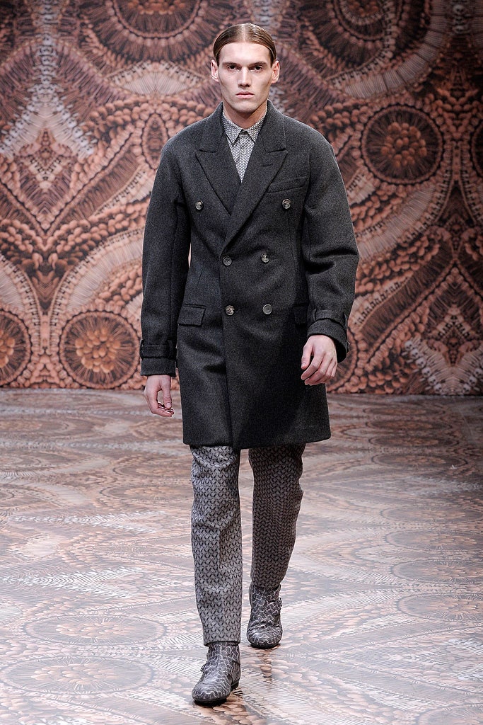 black wool long-sleeve double-breasted tailored coat