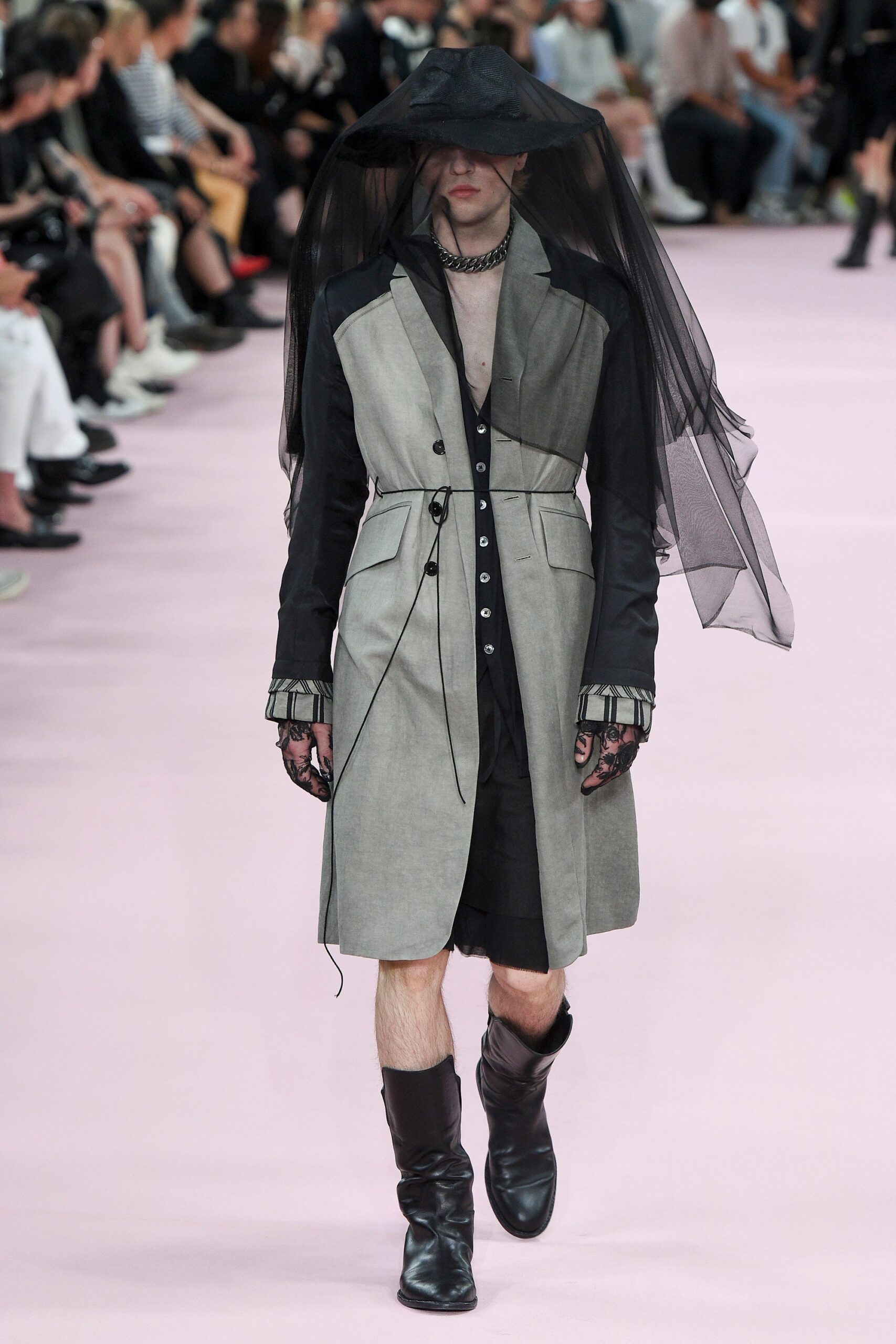 gray cotton long-sleeve collared fitted belted coat