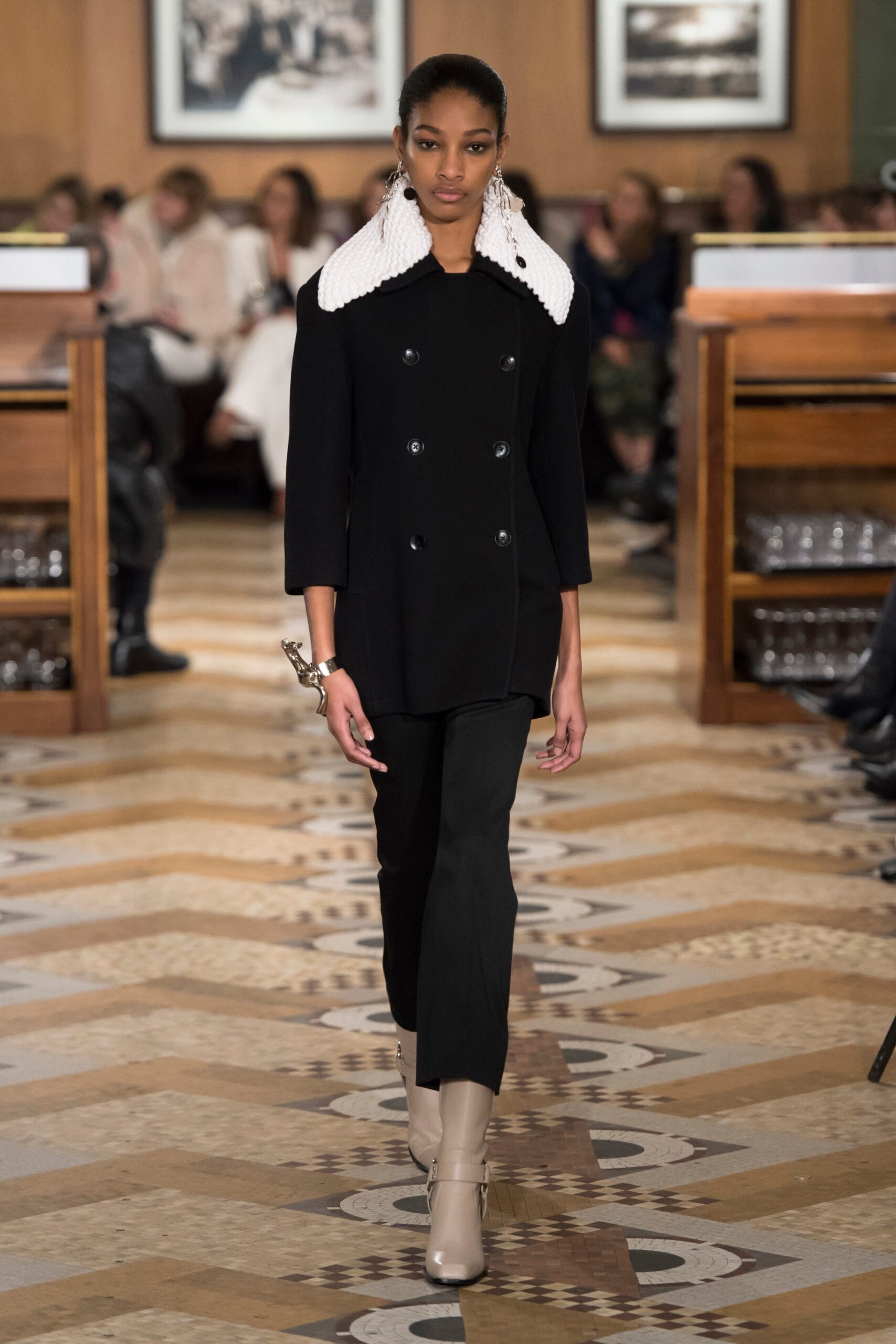 black wool long-sleeve collared fitted buttoned blazer