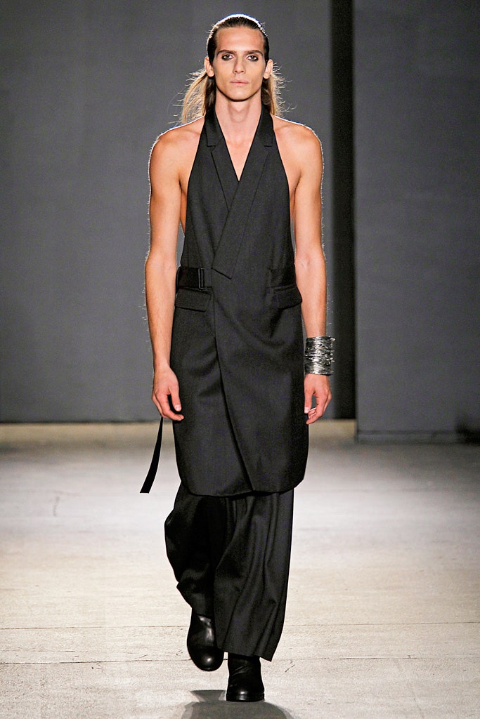 black fitted sleeveless jumpsuit