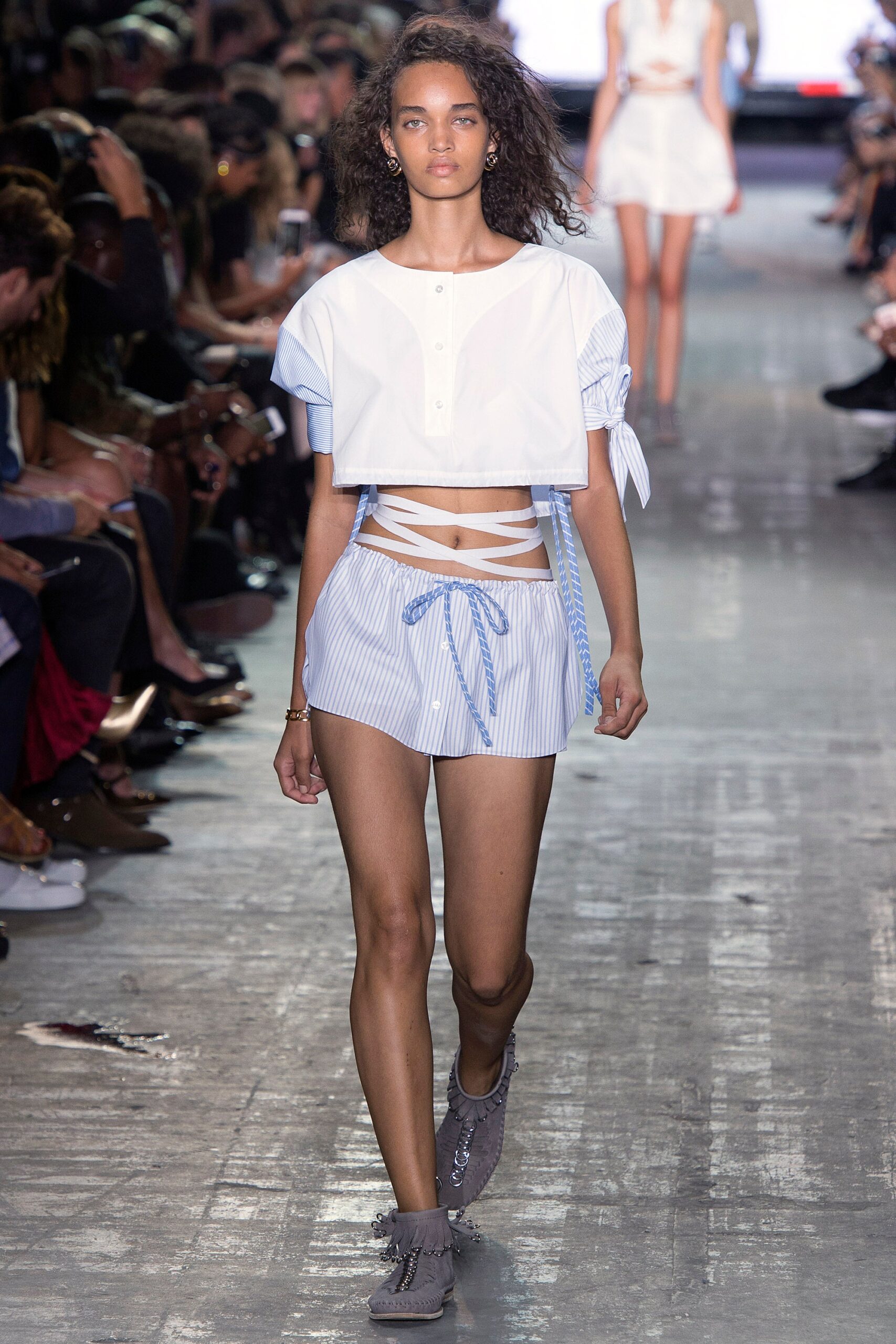white cotton short-sleeve collared fitted buttoned cropped top