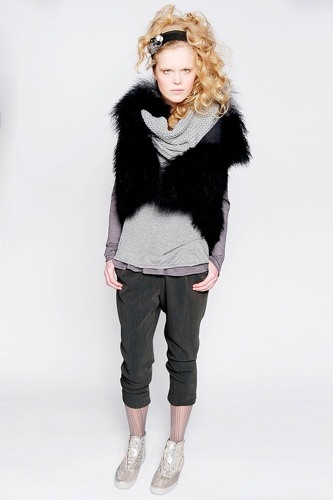 gray top black faux-fur vest