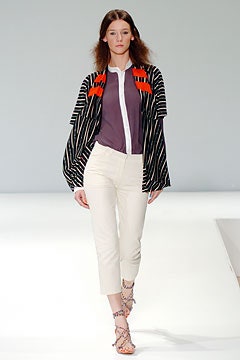 white slim cropped pants