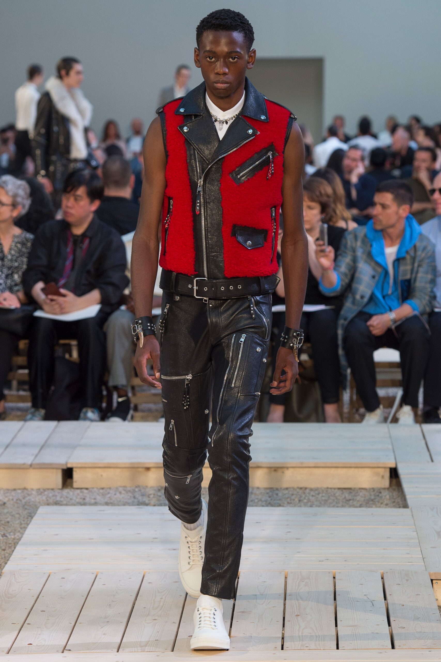 red leather sleeveless collared fitted zippered pockets vest