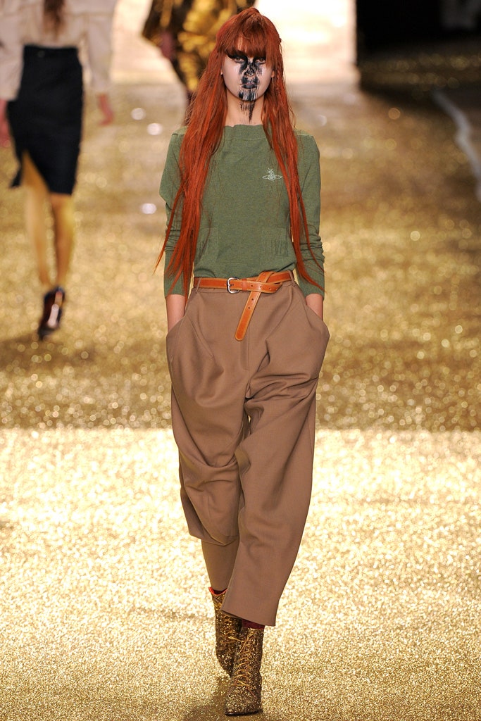 green relaxed top with beige pants