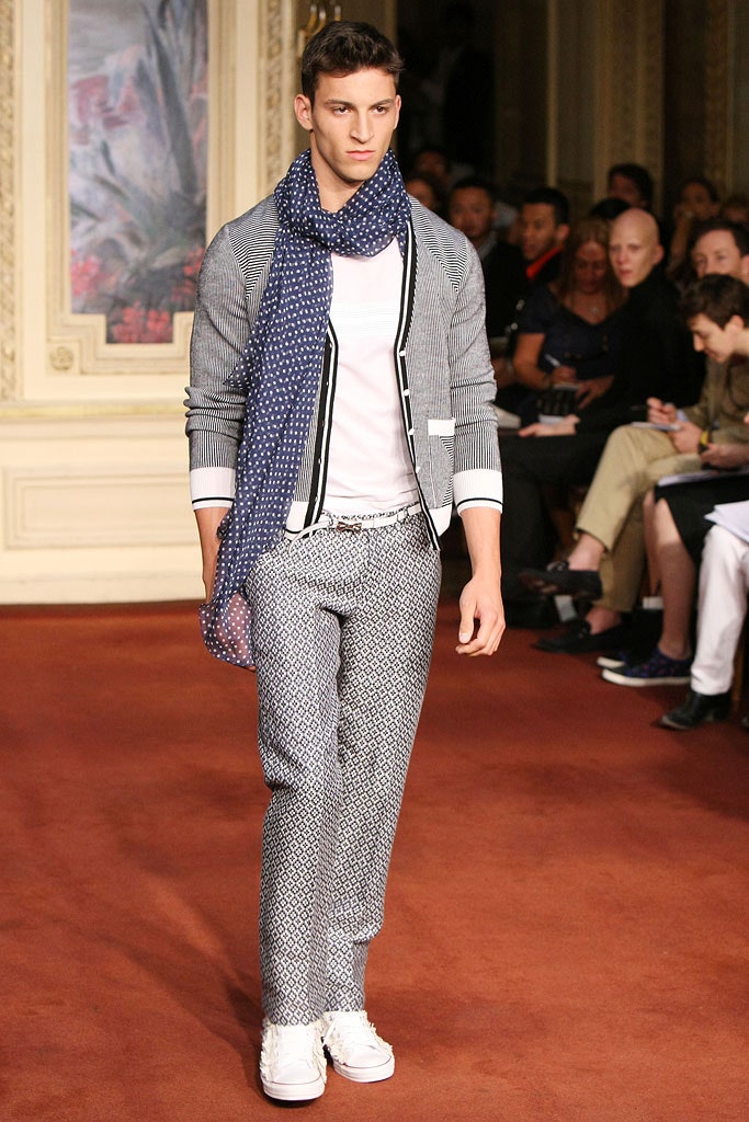 gray tailored blazer with printed pants