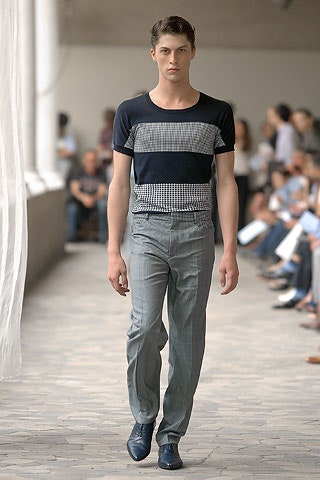 blue cotton short-sleeve collared fitted striped shirt