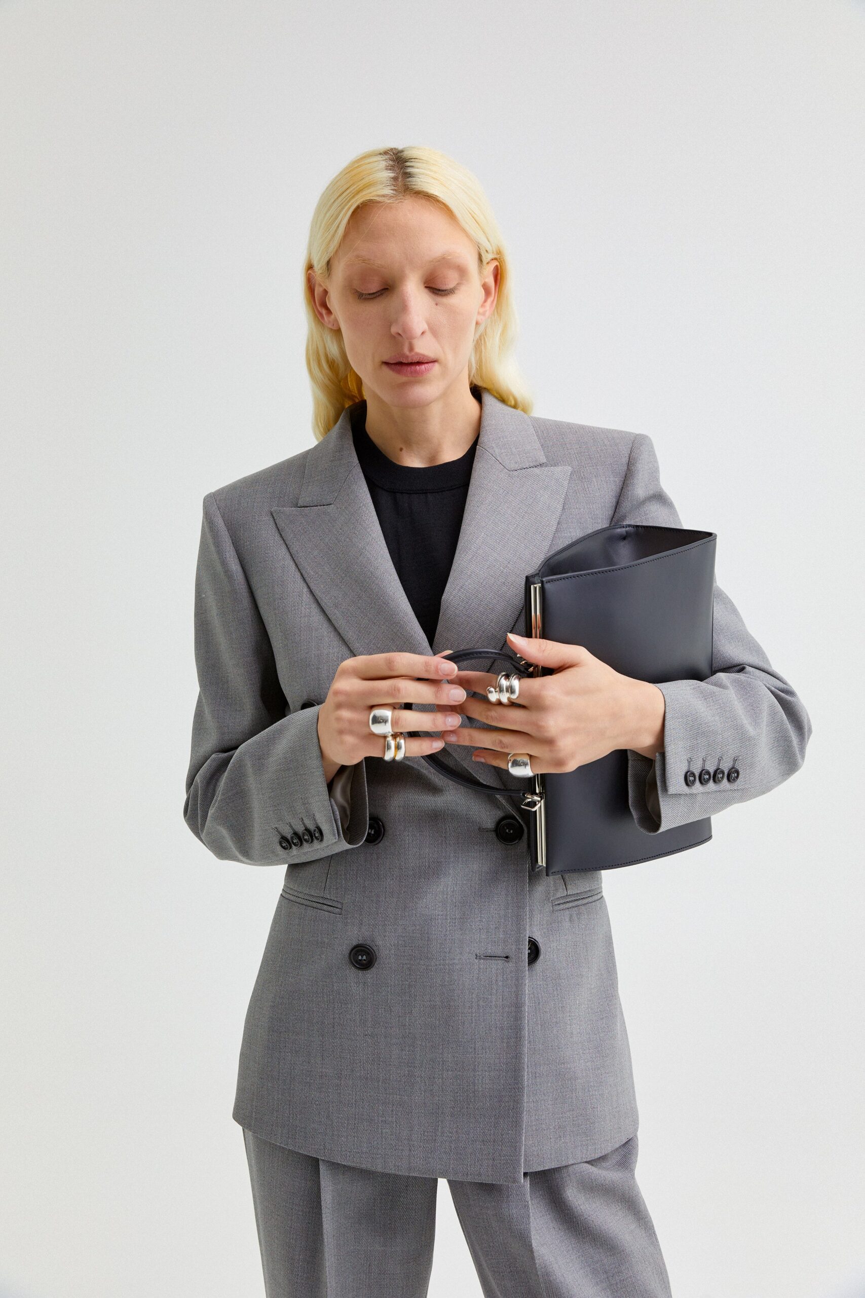 gray cotton long-sleeve collared tailored buttoned suit