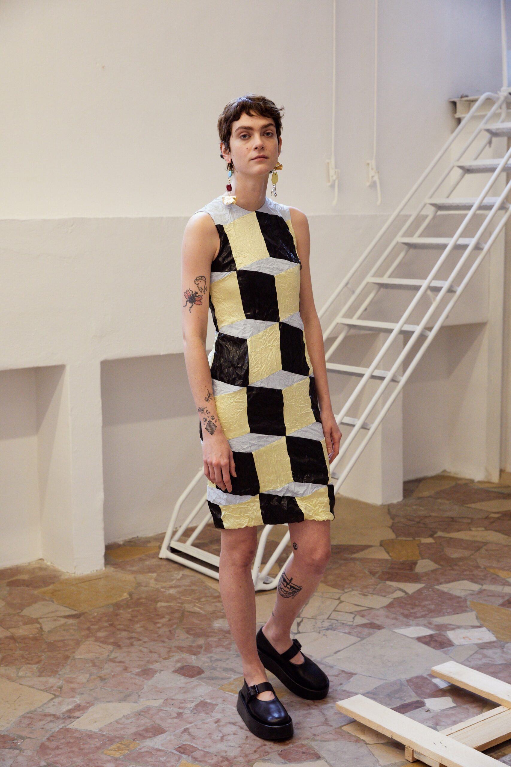 fitted color-blocked mini dress