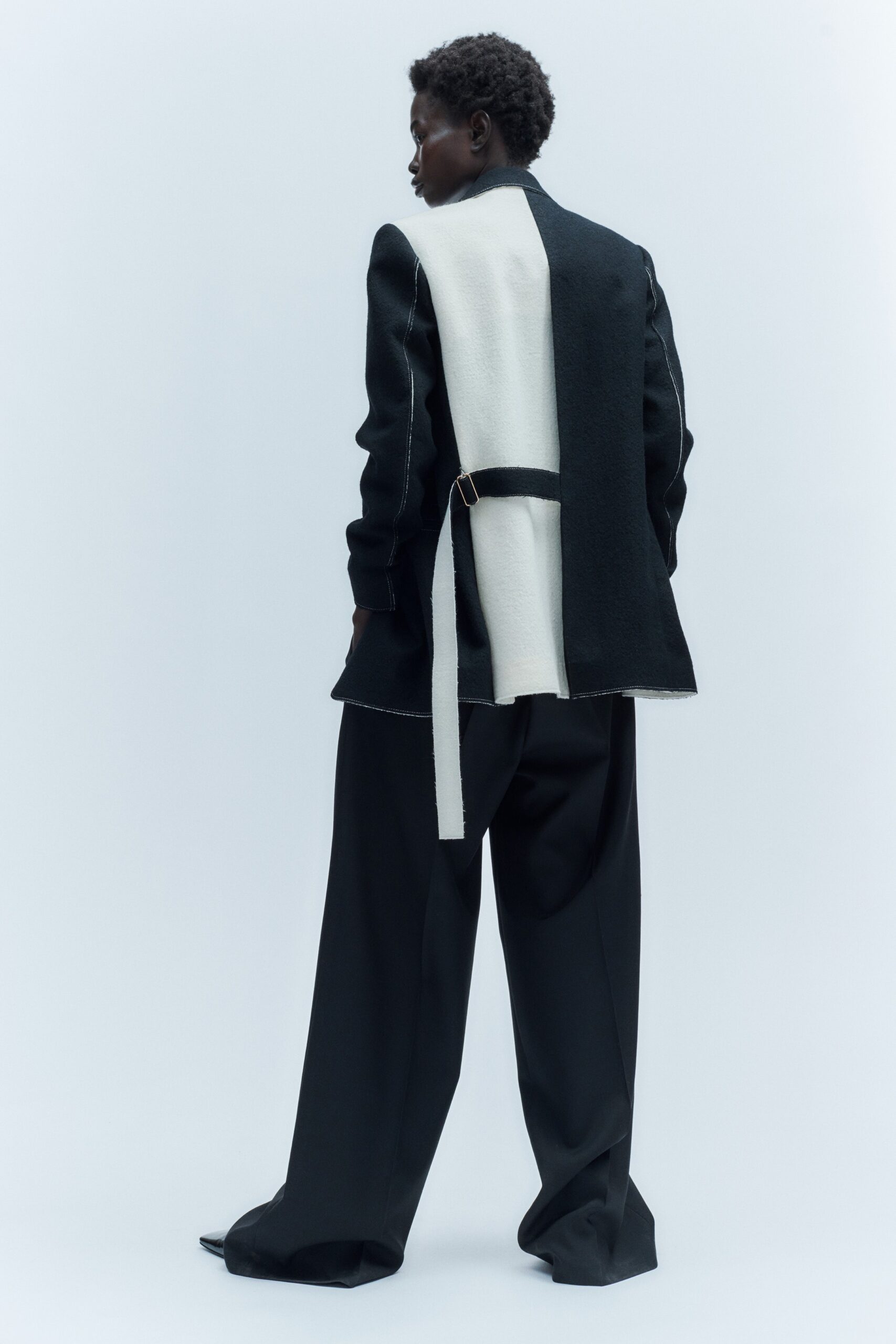 black wool long-sleeve collared tailored zippered blazer