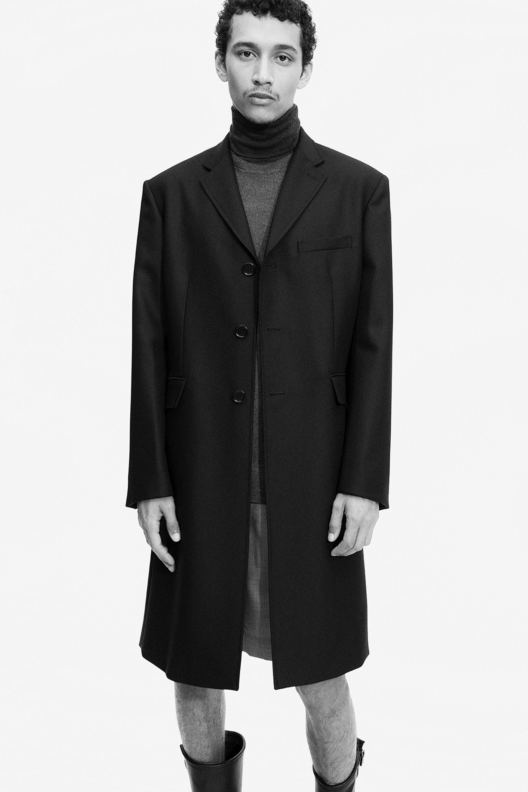 black wool long-sleeve collared relaxed buttoned coat