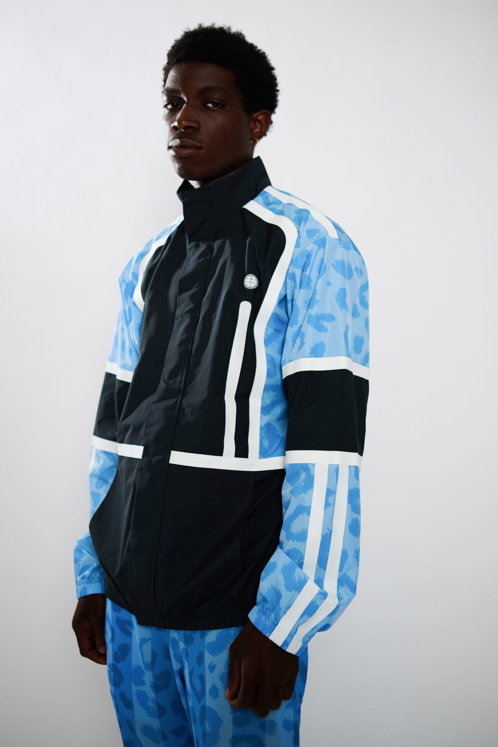 blue vinyl long-sleeve collared relaxed zippered color-blocked jacket