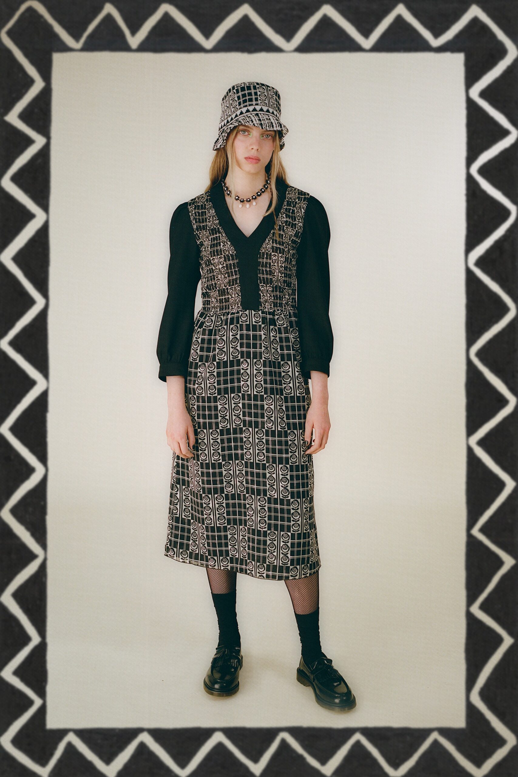 black cotton long-sleeve v-neck fitted printed tiered dress