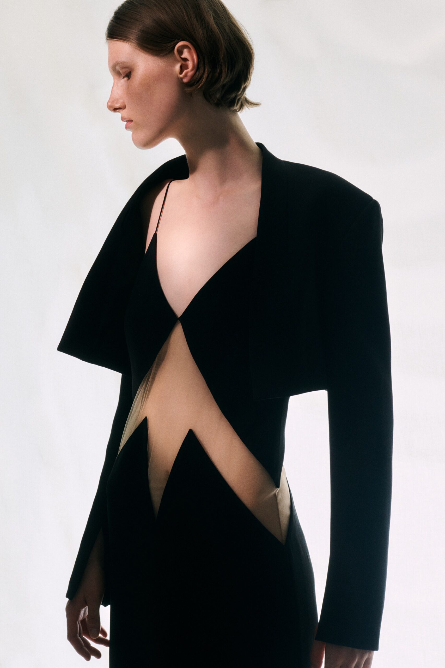 black wool long-sleeve collared structured cropped jacket