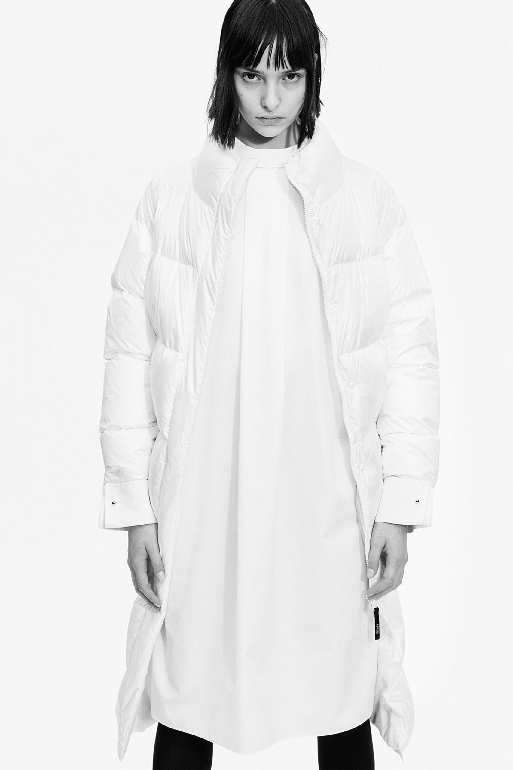 white vinyl long-sleeve collared relaxed zippered coat