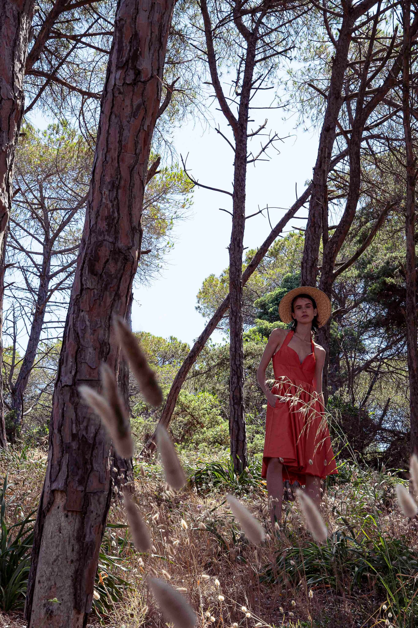 fitted red sleeveless dress