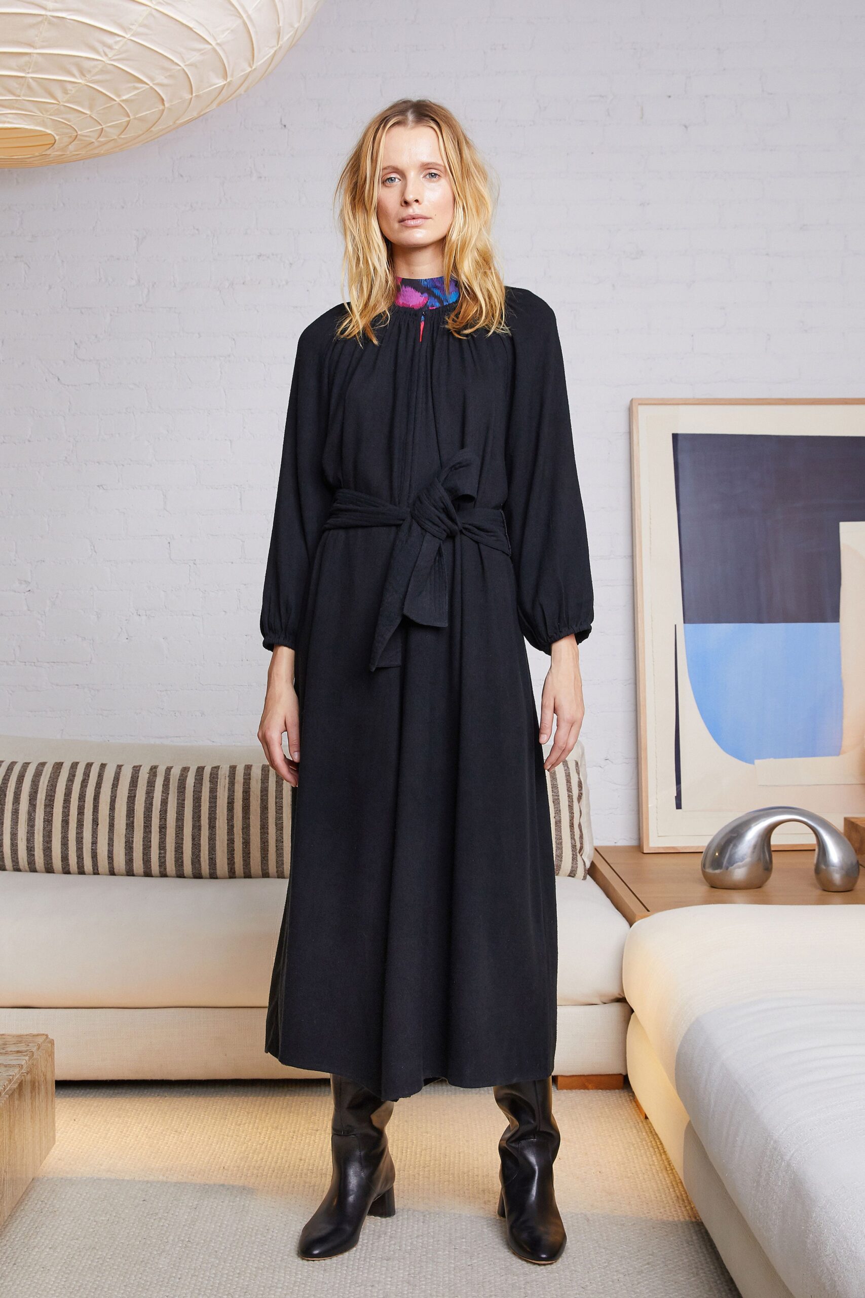 black relaxed maxi dress with boots
