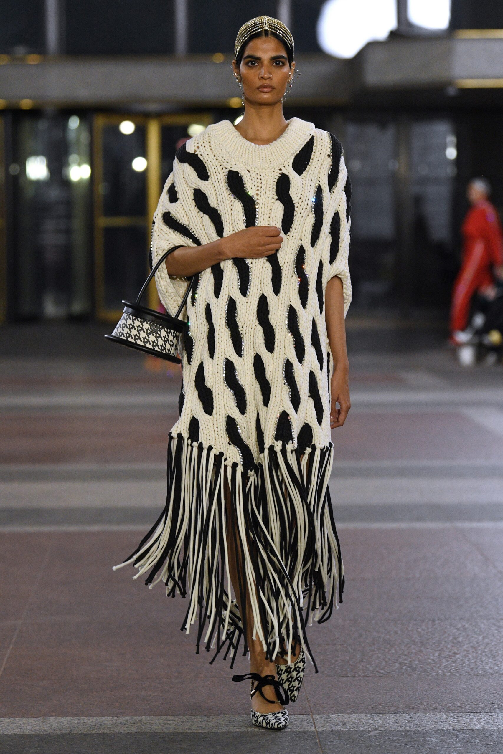 relaxed black and white midi dress