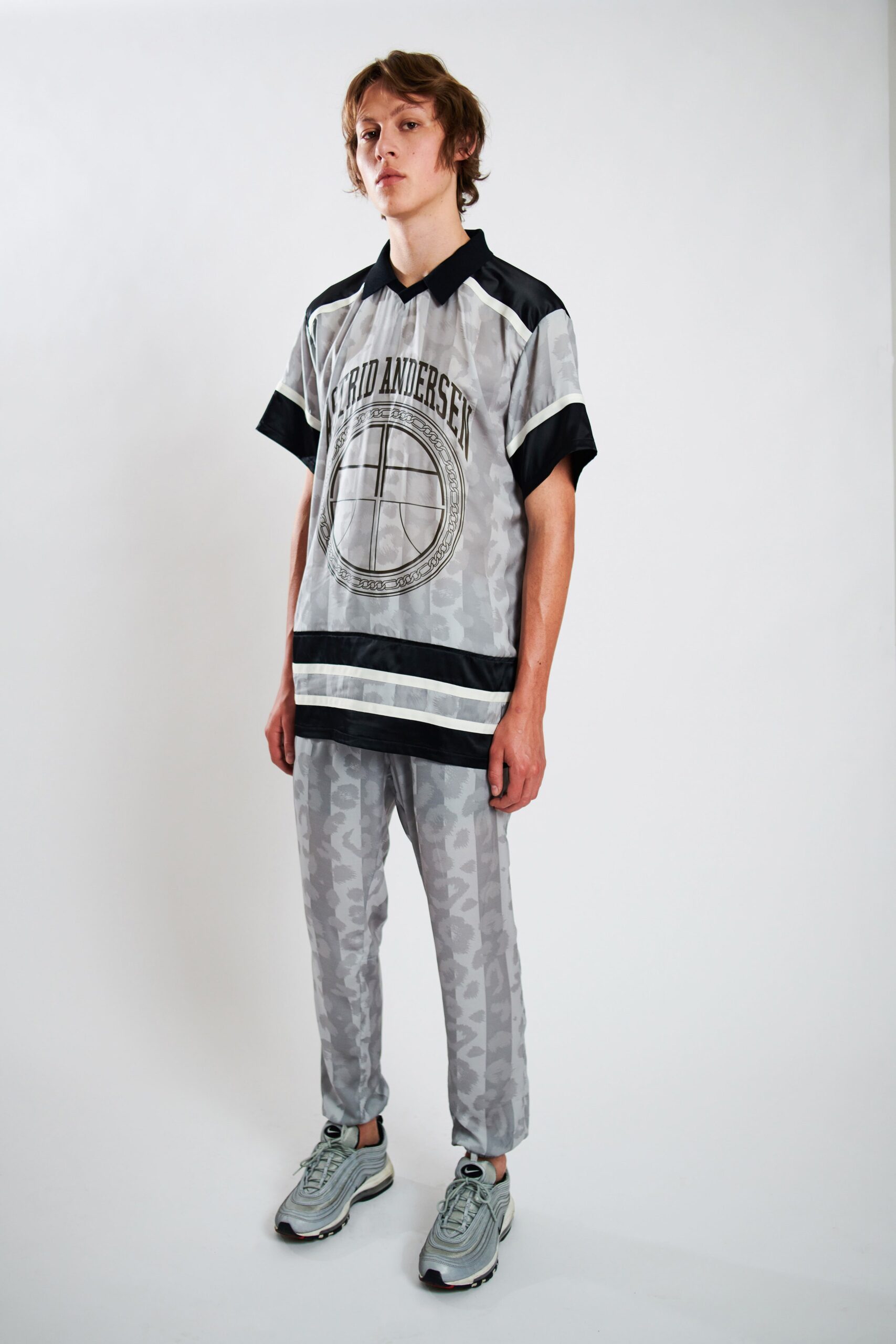 gray cotton short-sleeve v-neck relaxed printed top