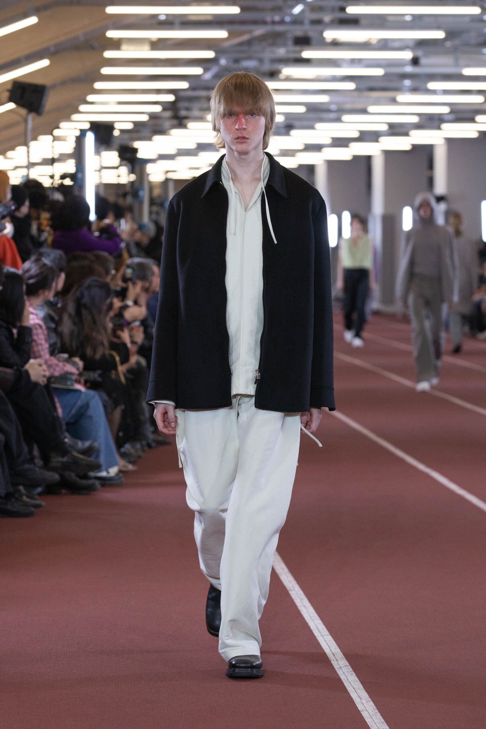 black wool long-sleeve collared relaxed buttoned coat