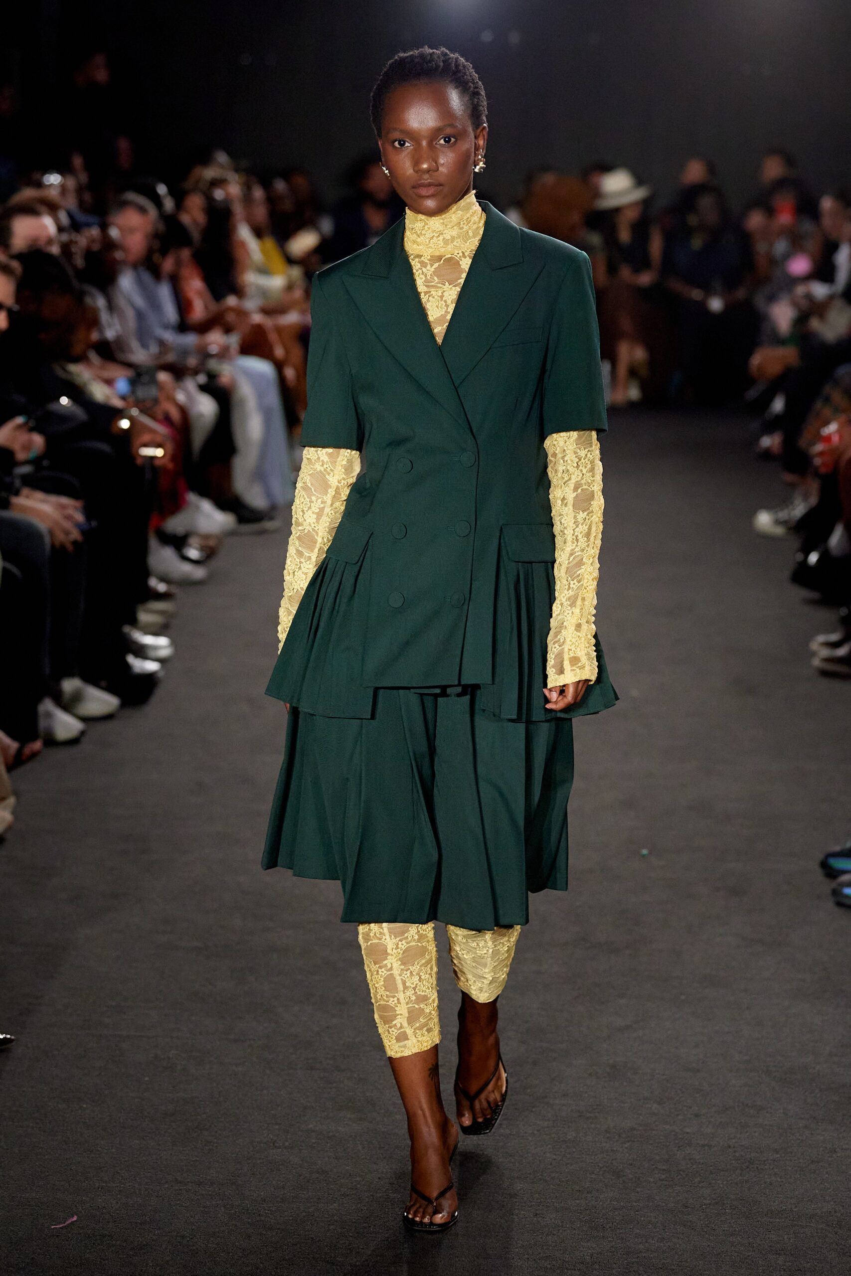 green cotton long-sleeve collared fitted pleated suit