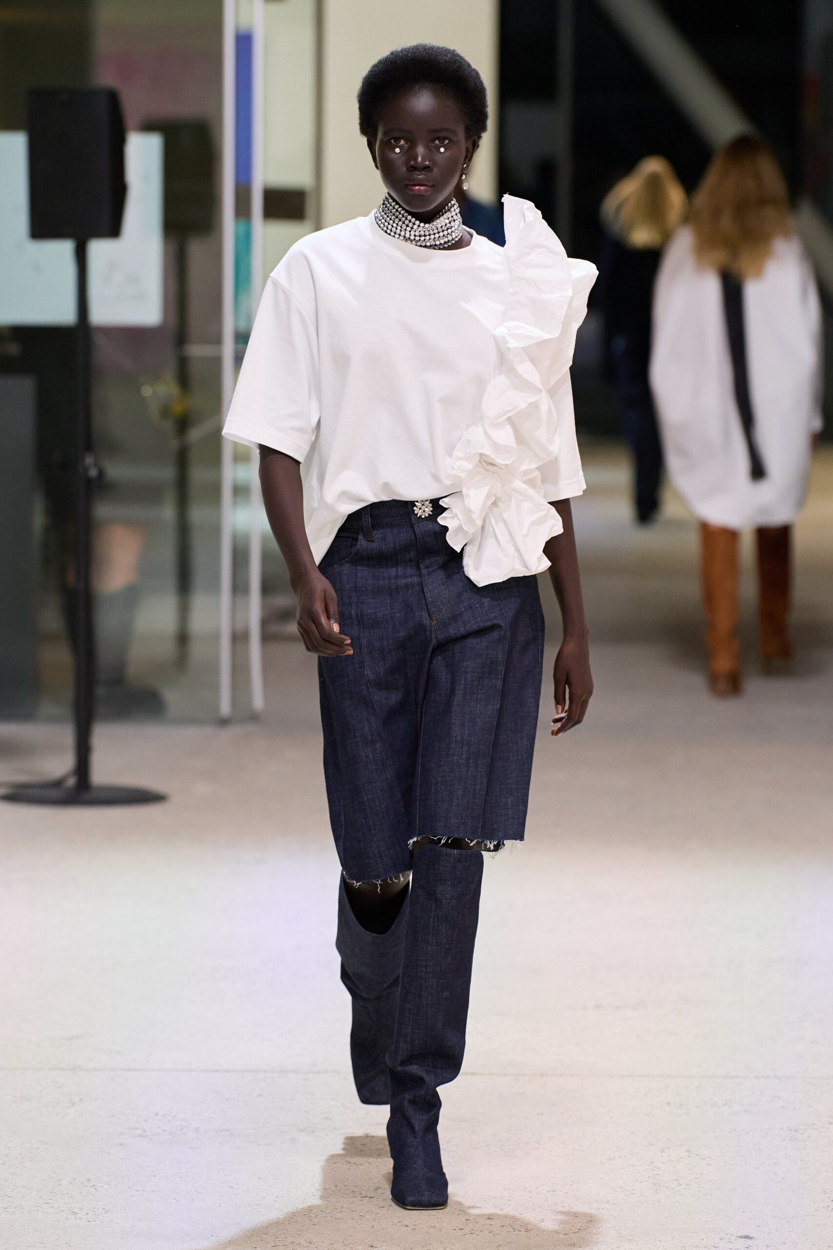 white cotton short-sleeve collared relaxed ruffled top