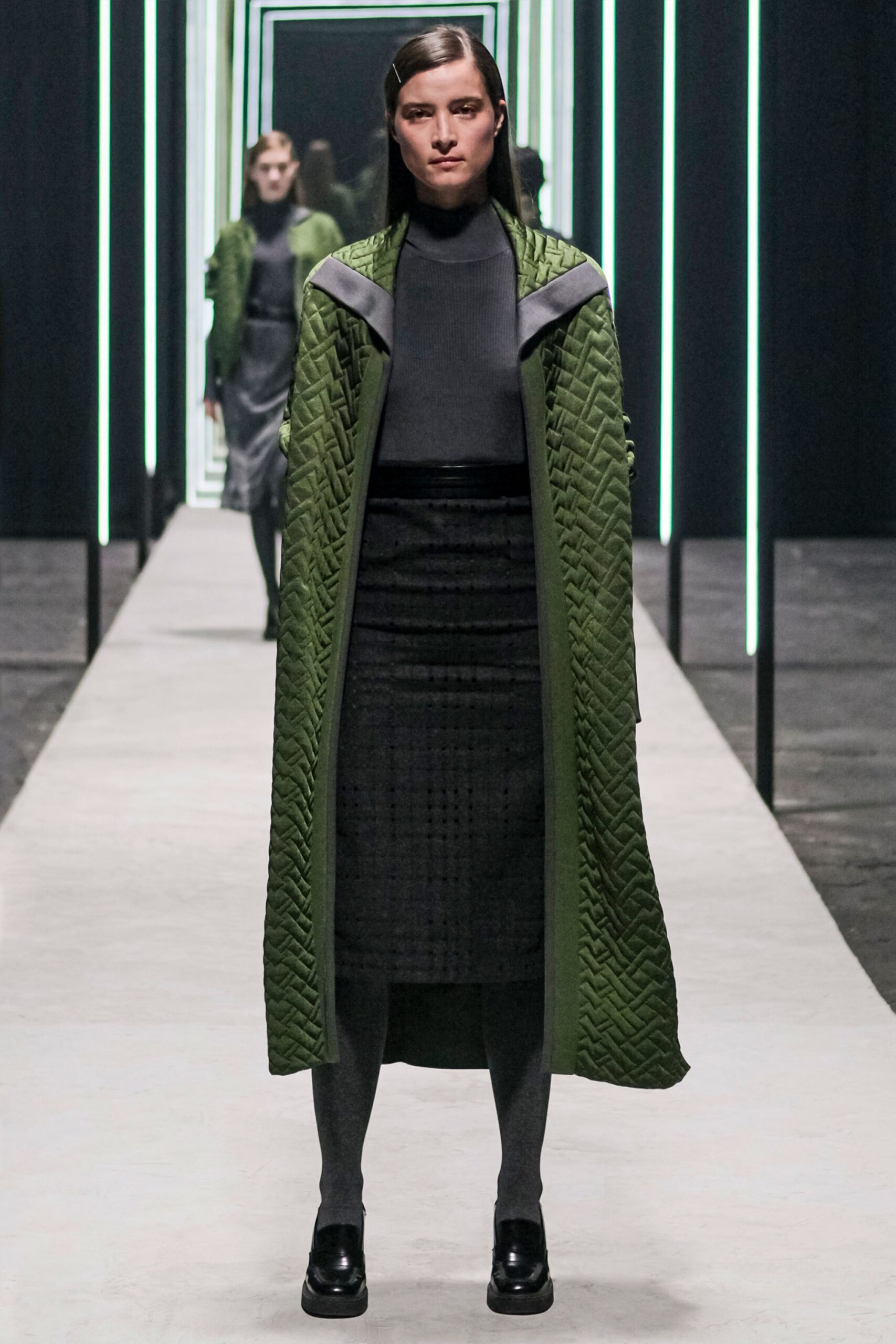 green long-sleeve collared relaxed quilted coat