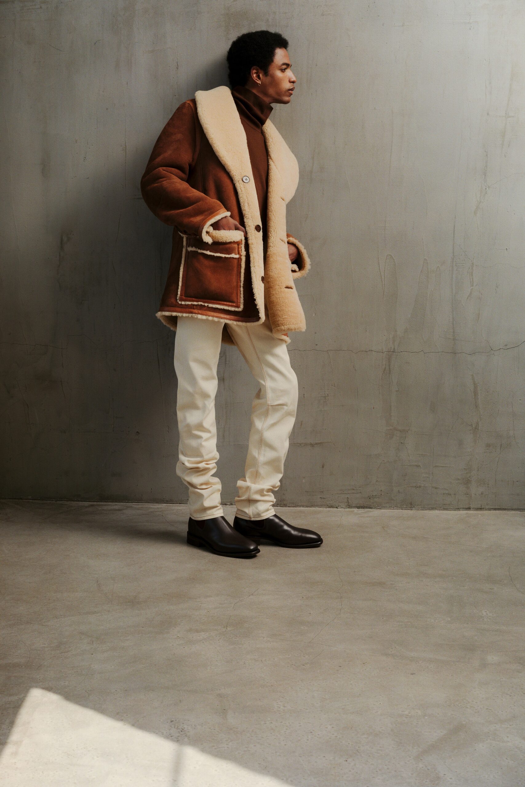 brown wool long-sleeve collared relaxed buttoned pockets coat