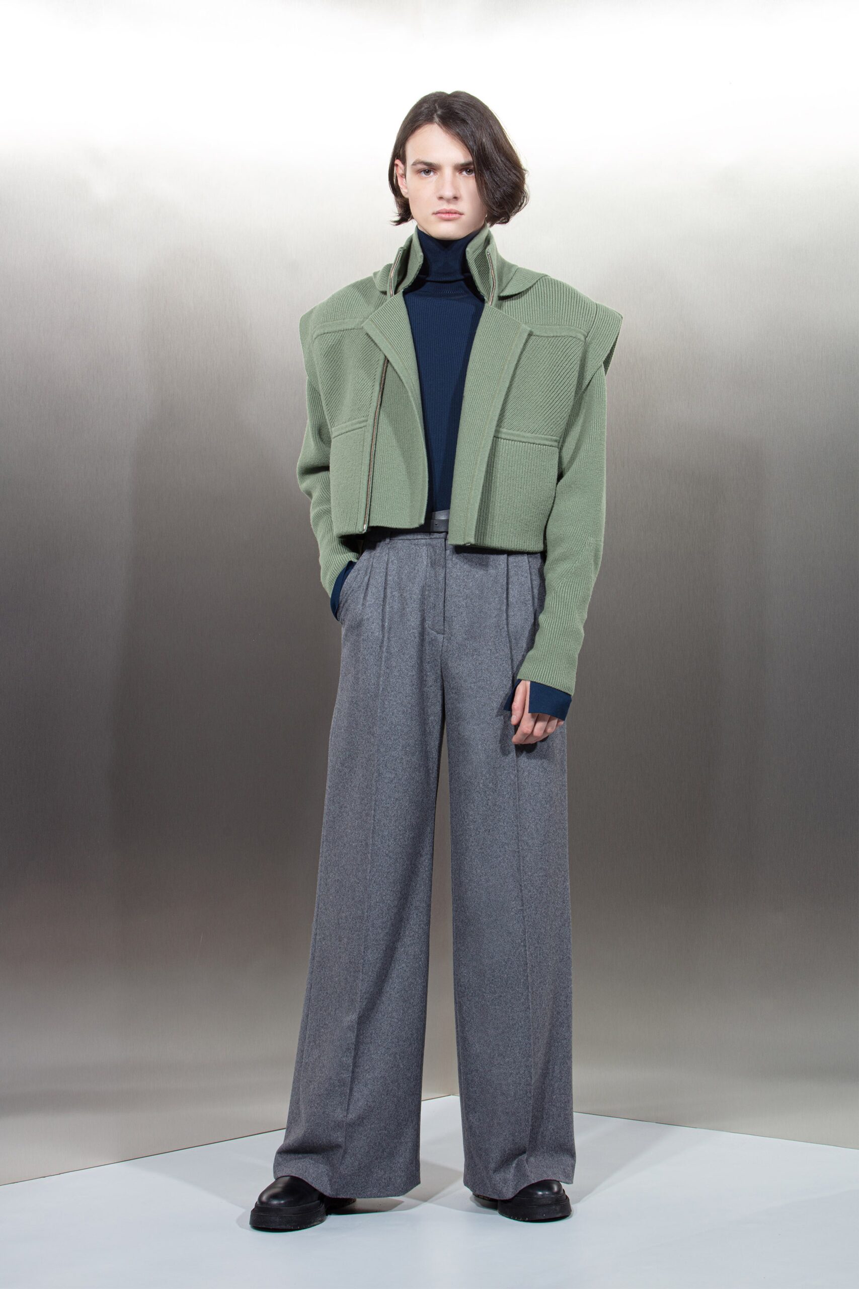 green cotton long-sleeve collared fitted structured jacket