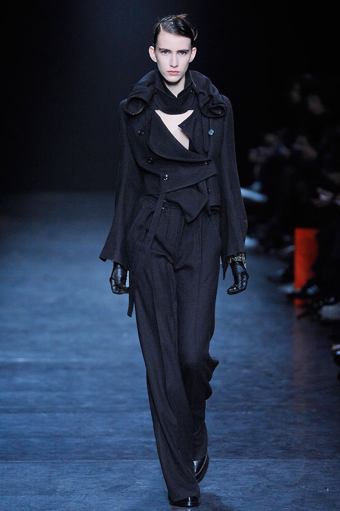 black wool long-sleeve collared fitted draped zippered jacket
