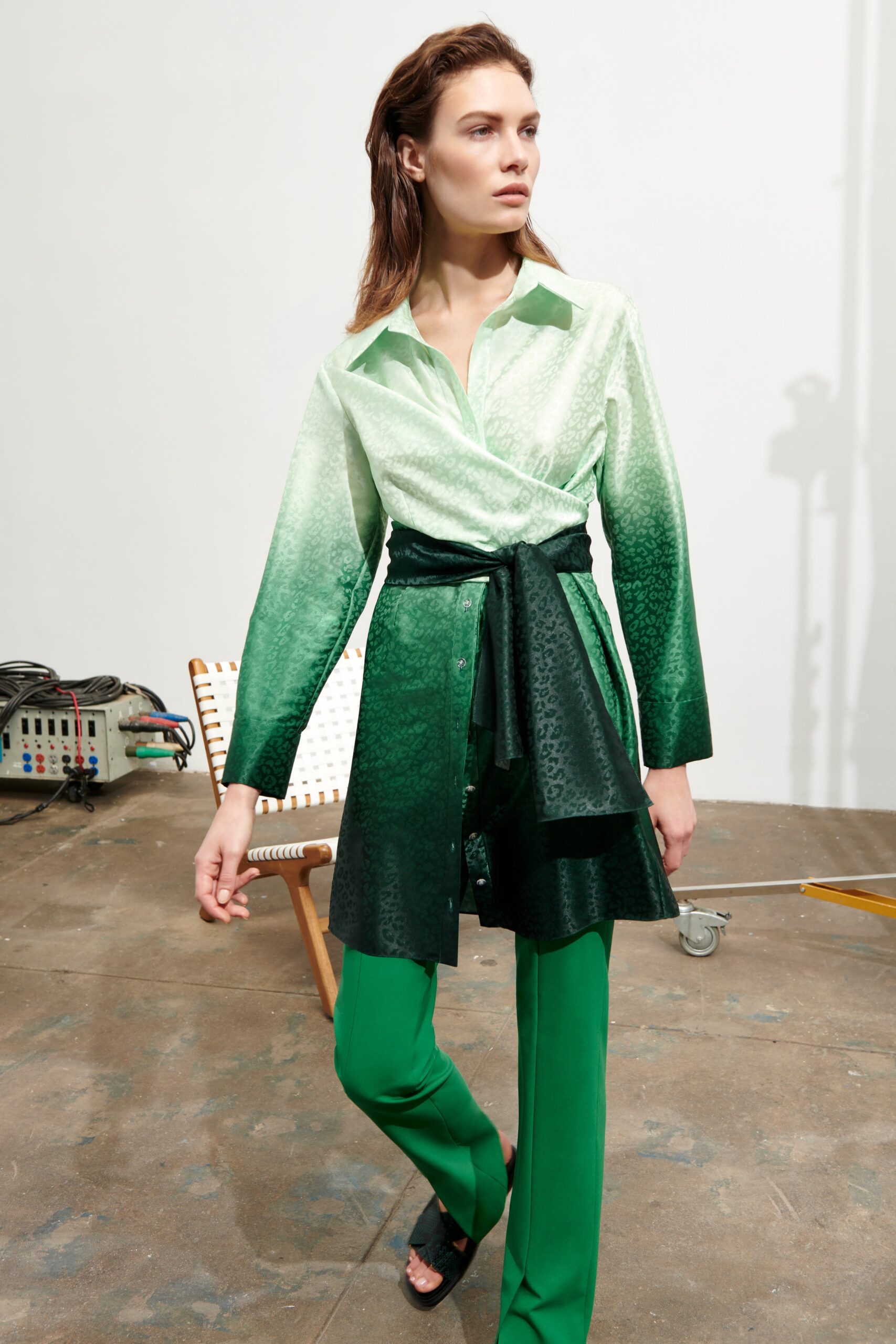 green silk long-sleeve collared fitted color-blocked flowing shirt-dress
