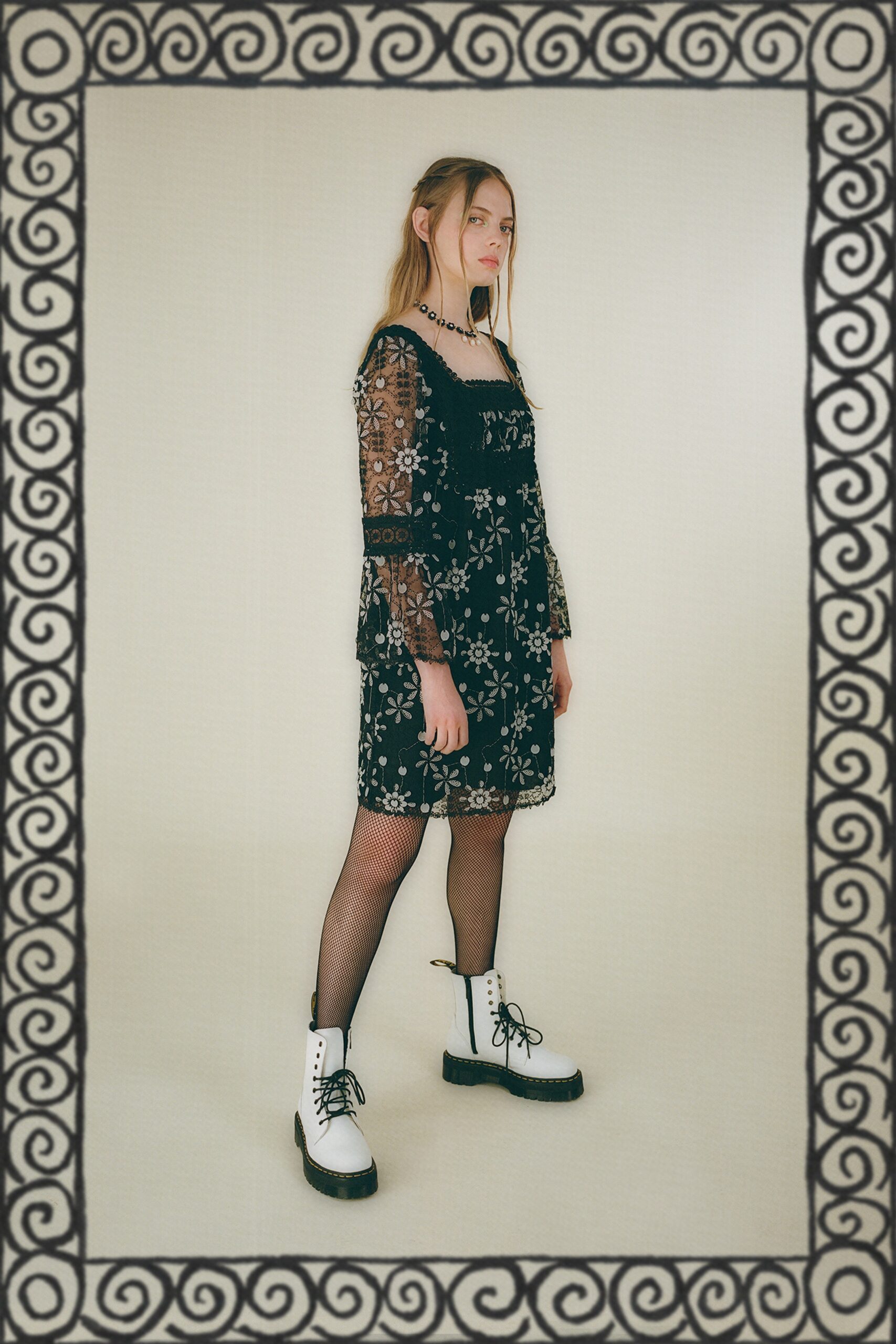 black lace long-sleeve square-neck fitted embroidered short dress