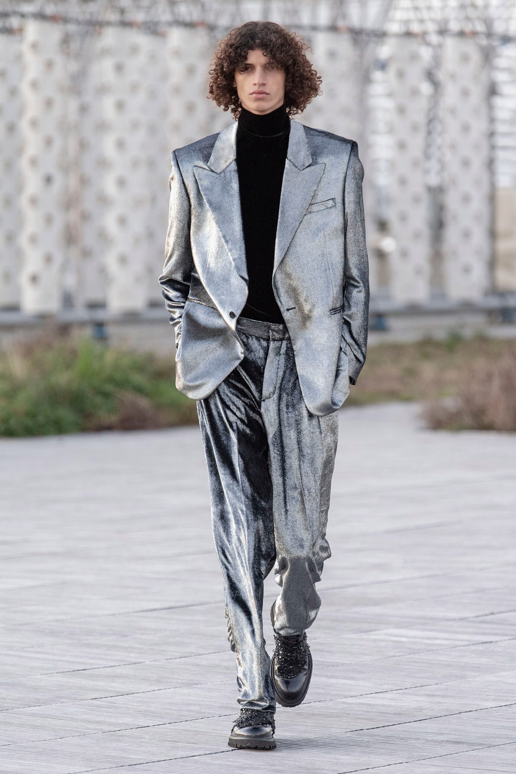 gray metallic long-sleeve collared tailored buttoned shiny suit