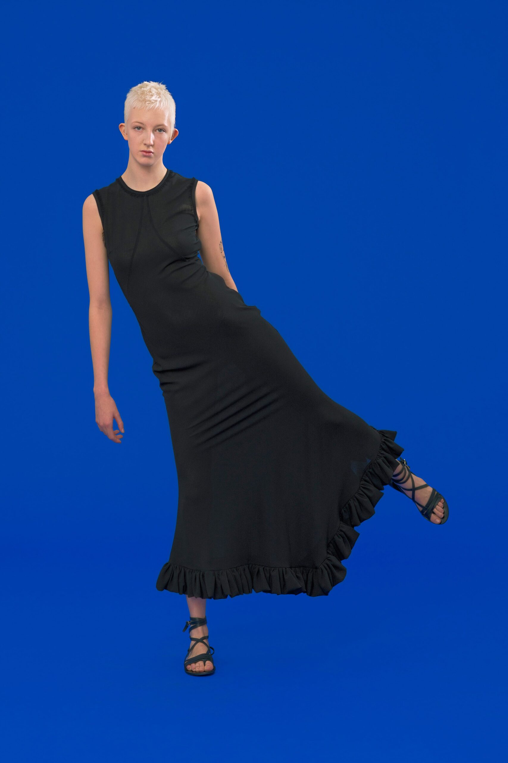black fitted sleeveless dress