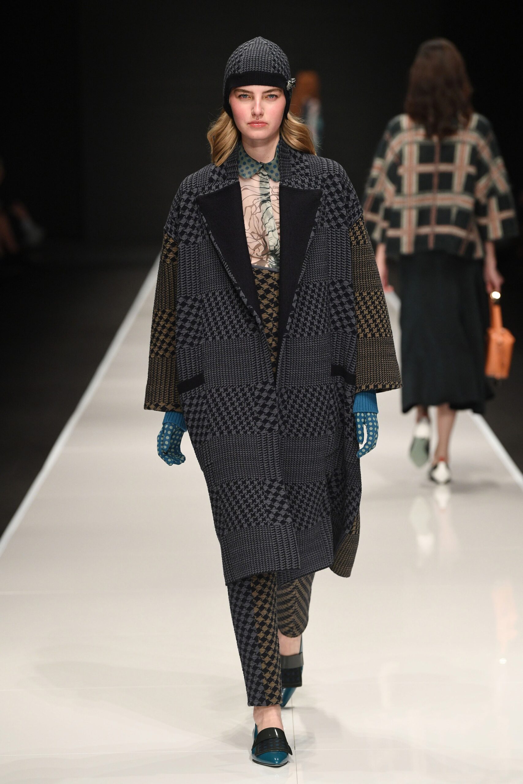 black wool long-sleeve collared oversized checked coat