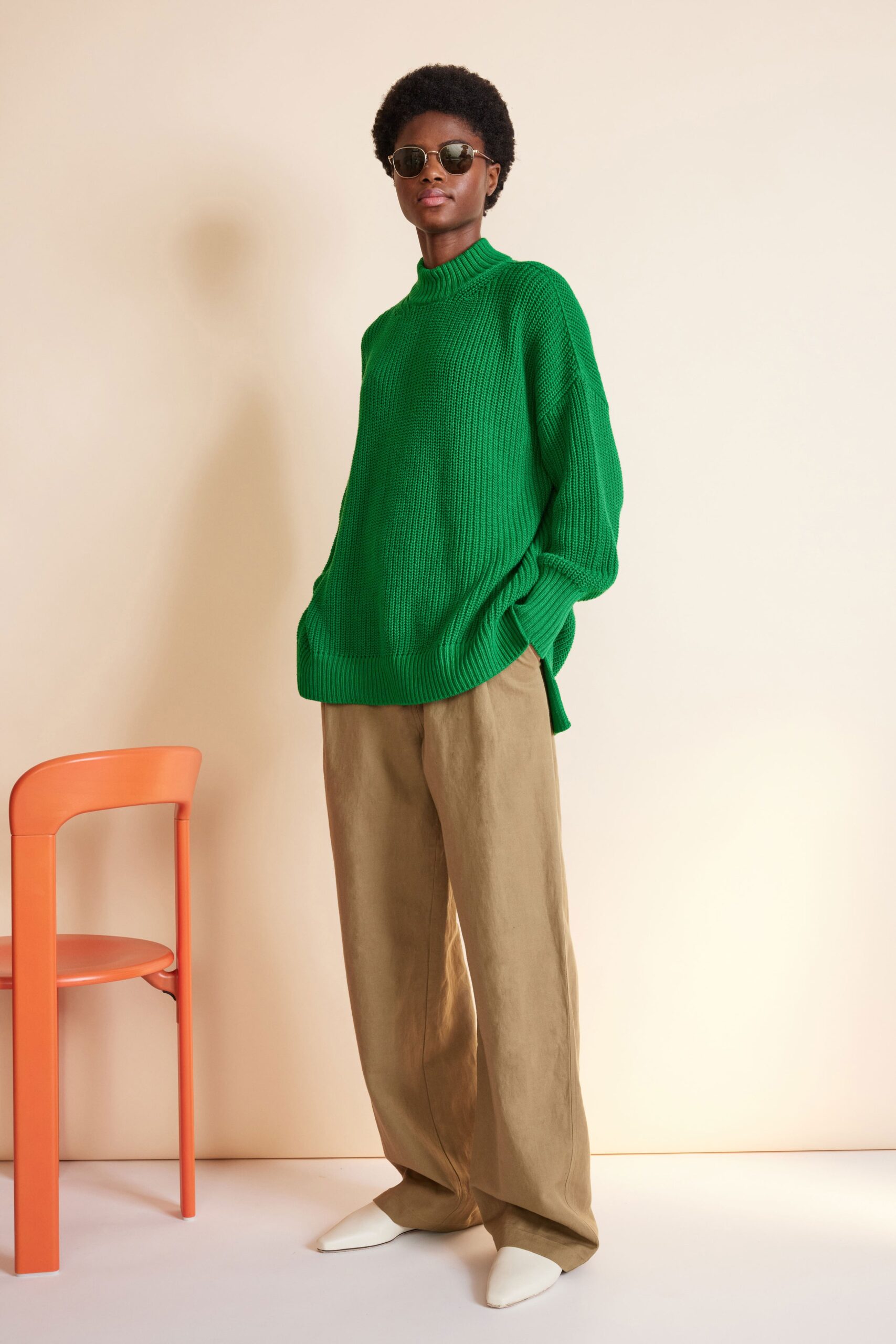 green oversized sweater with beige pants
