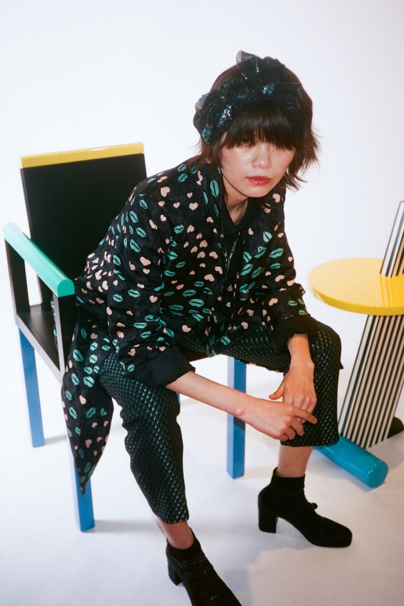 printed black jacket with slim pants