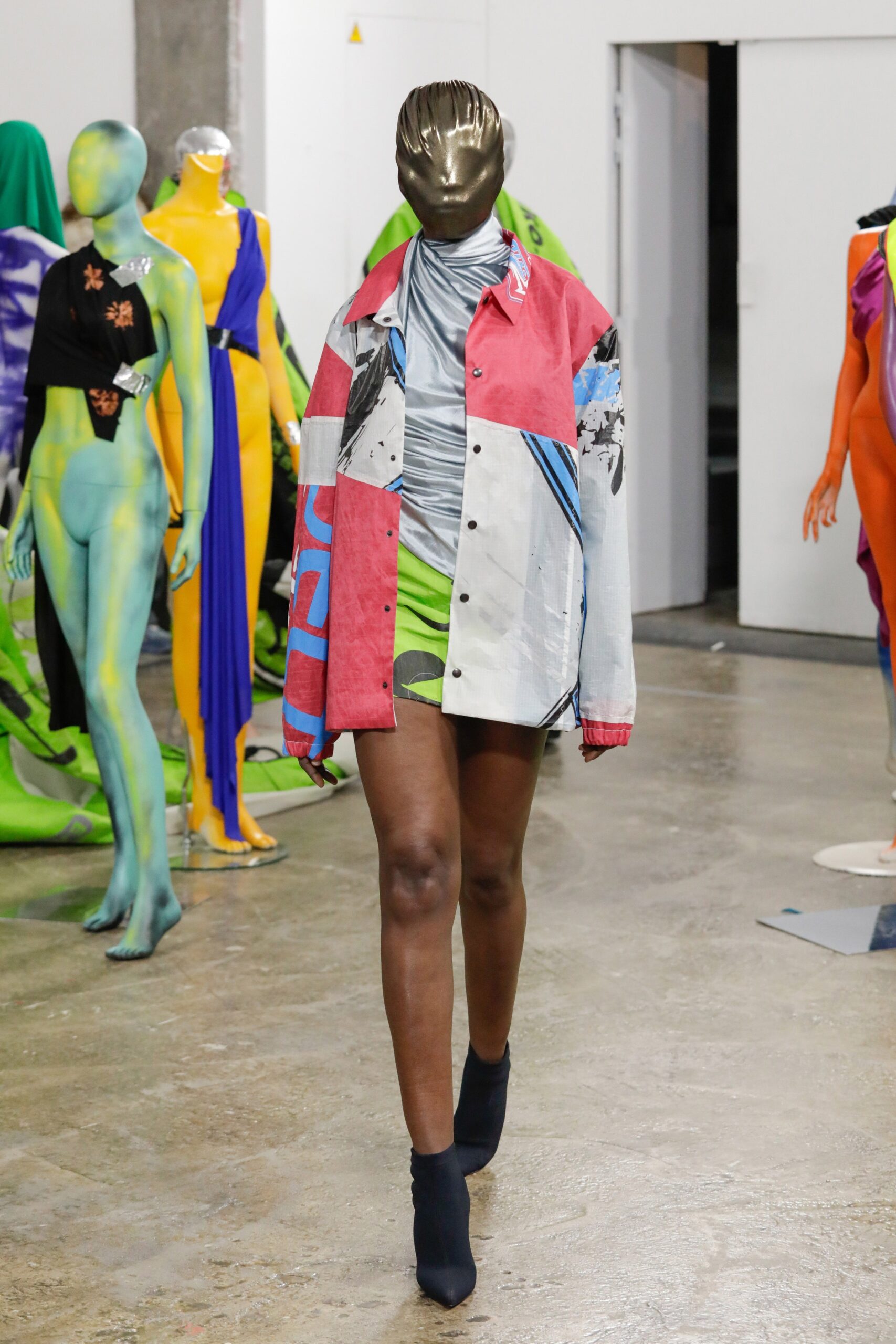 color-blocked relaxed jacket with fitted top and high-waisted shorts