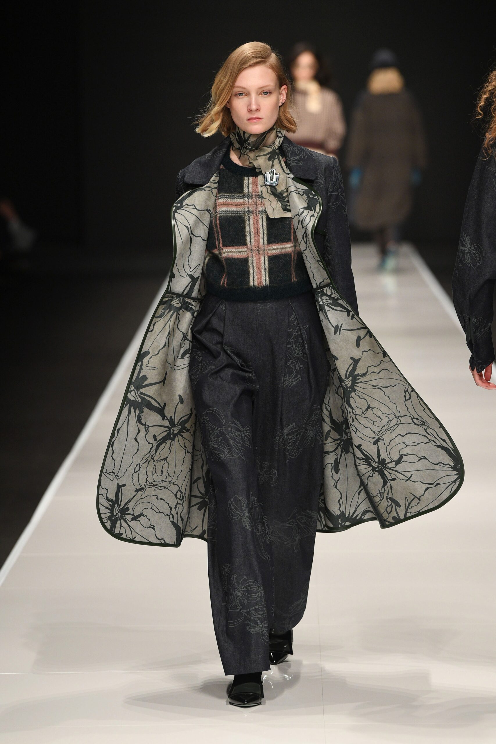black wool long-sleeve collared relaxed layered coat